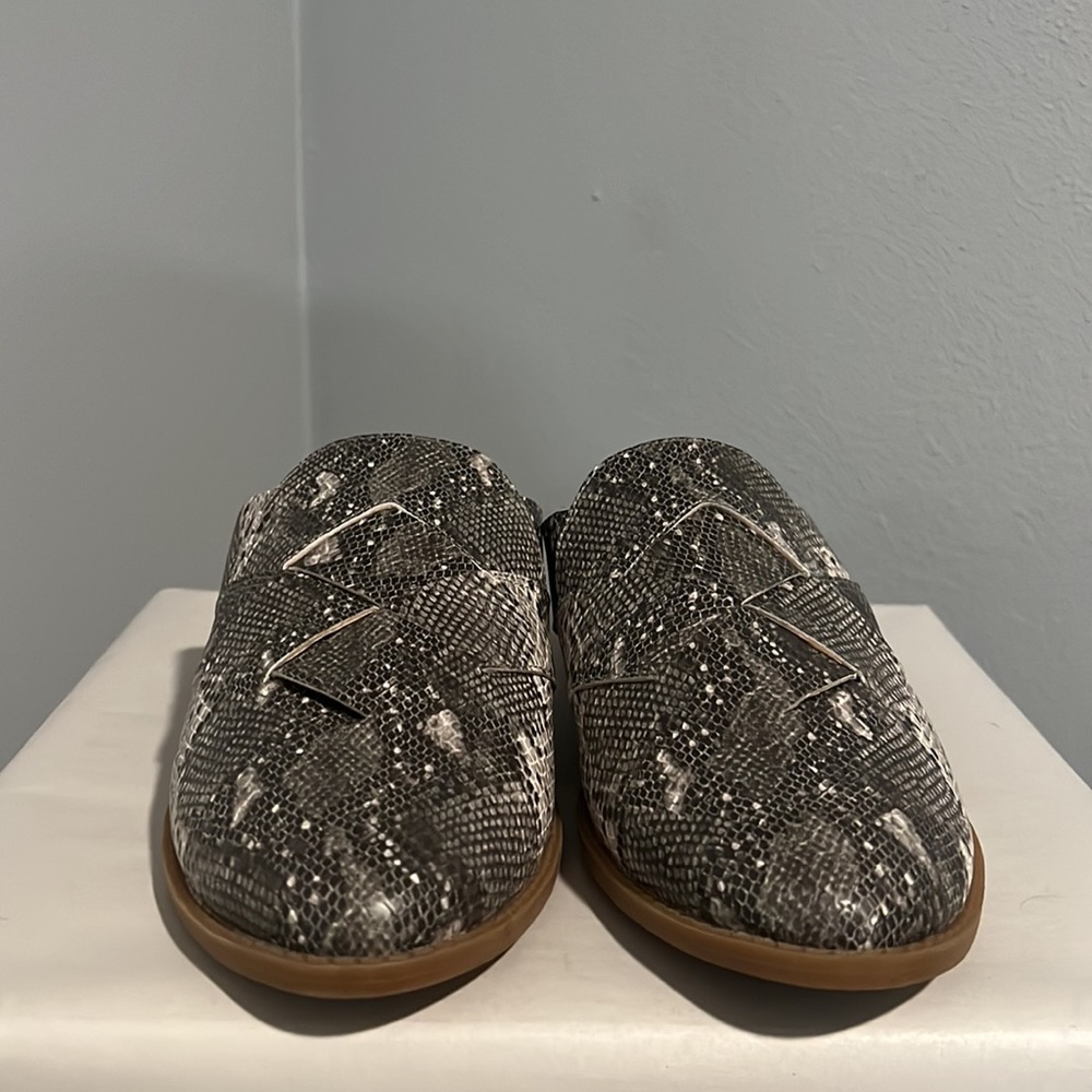 New BC Footwear Snake Print Python Mules - Picture 7 of 12